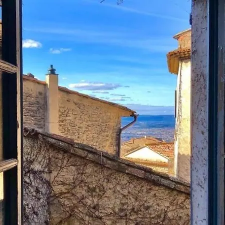 La Maison Près De La Fontaine